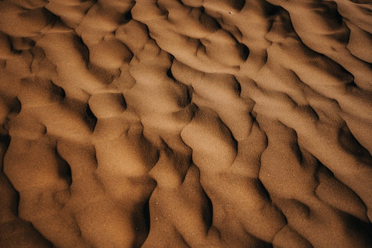 Close-up of dry sand grains - the main material in a DIY sand battery thermal heat storage system